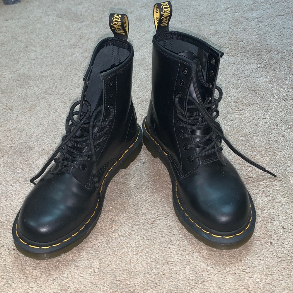 ⭐️Dr. Martens Leather Hi Tops